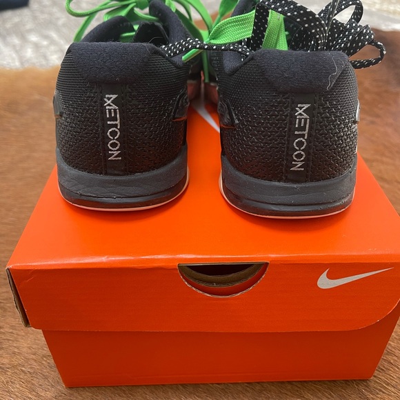 Used Women’s Nike Metcon 4 - Picture 4 of 7